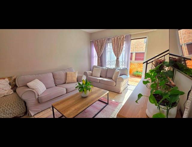 3 BEDROOM TOWNHOUSE FOR SALE IN WILGEHEUWEL